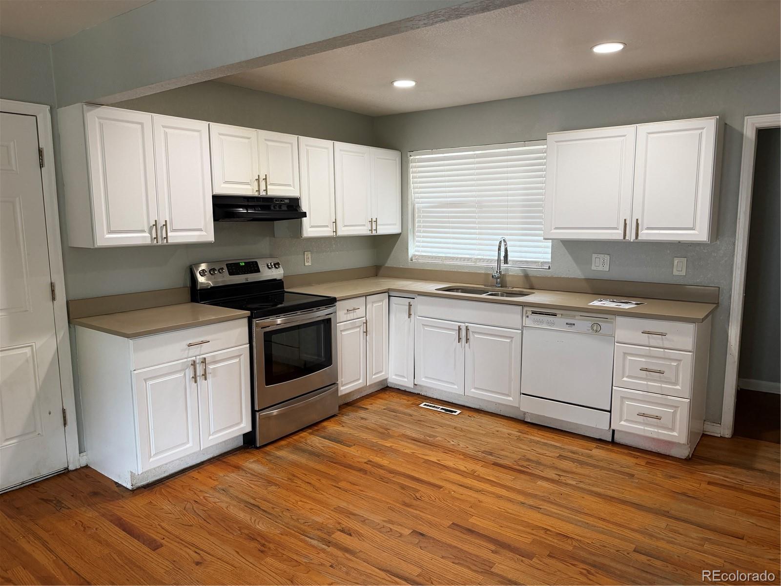 MLS Image #5 for 281  lansing street,aurora, Colorado
