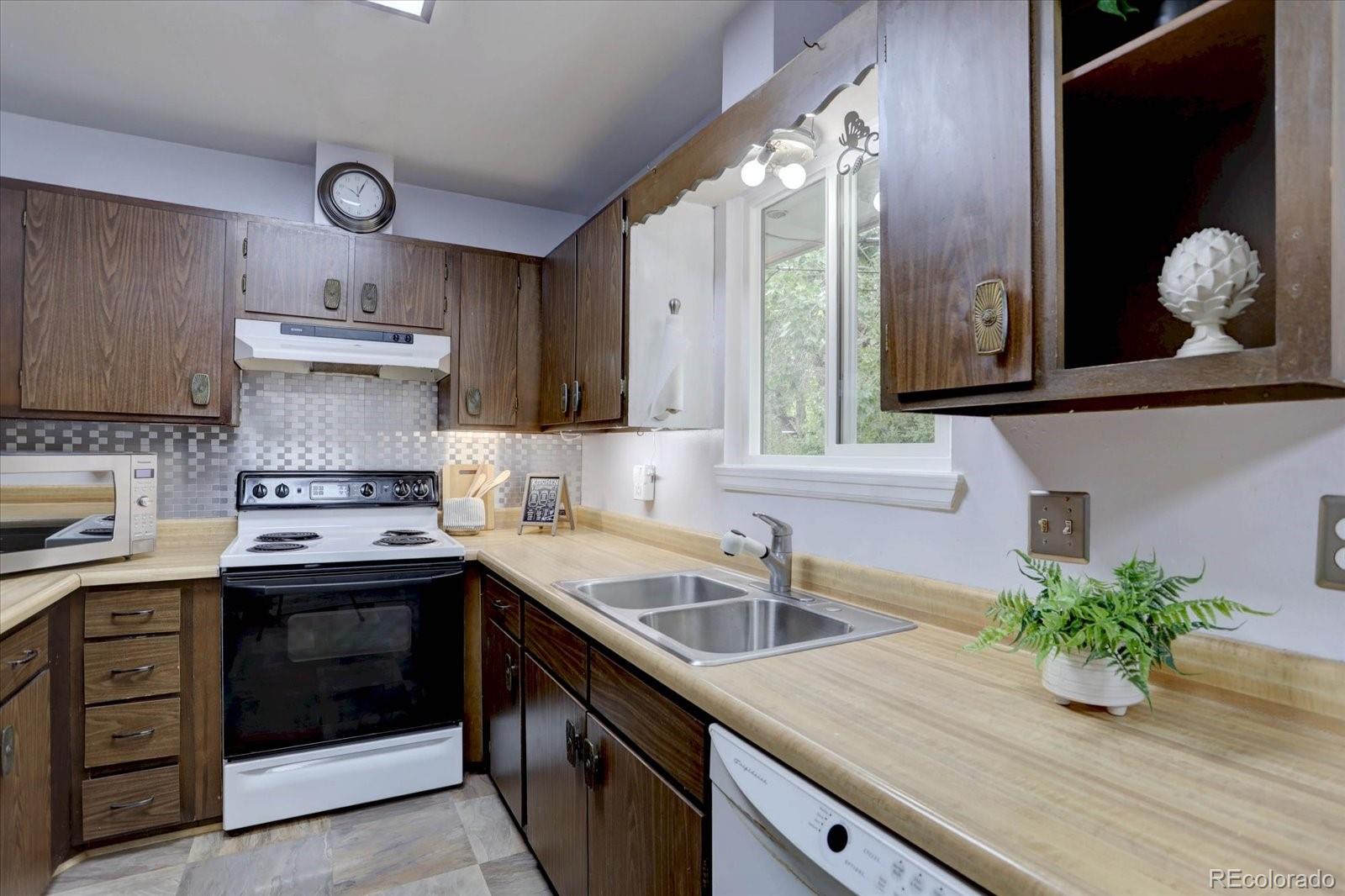 MLS Image #6 for 2558  balsam street,lakewood, Colorado