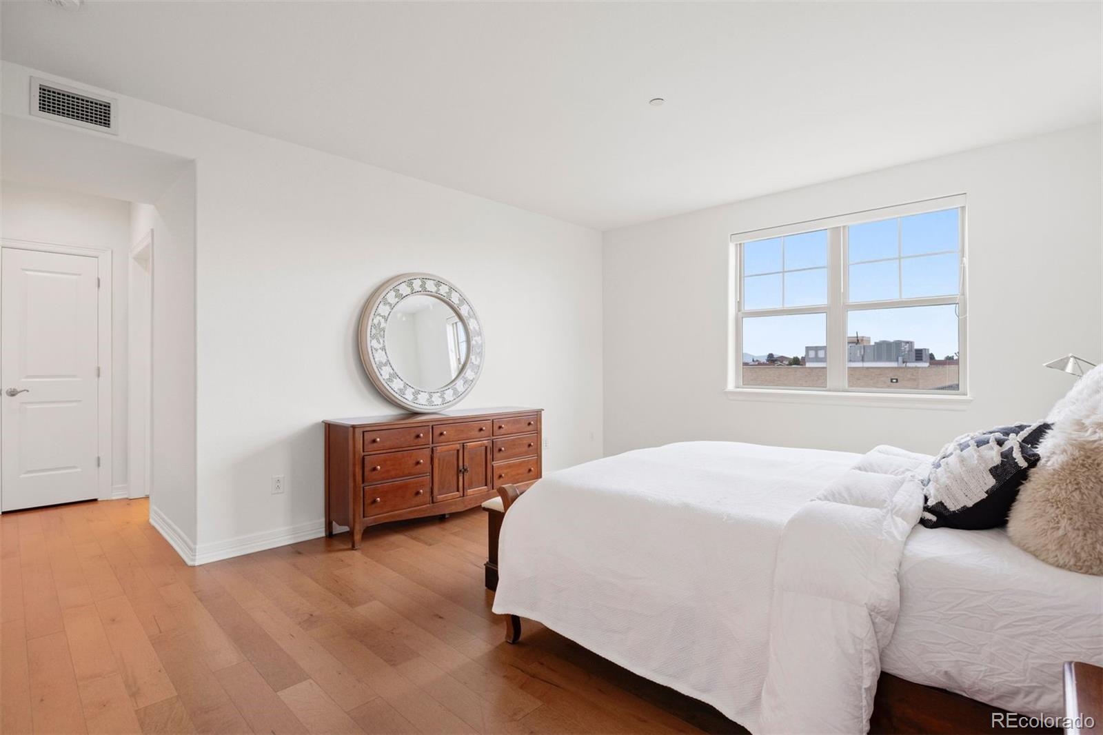 MLS Image #13 for 89 n rampart way,denver, Colorado