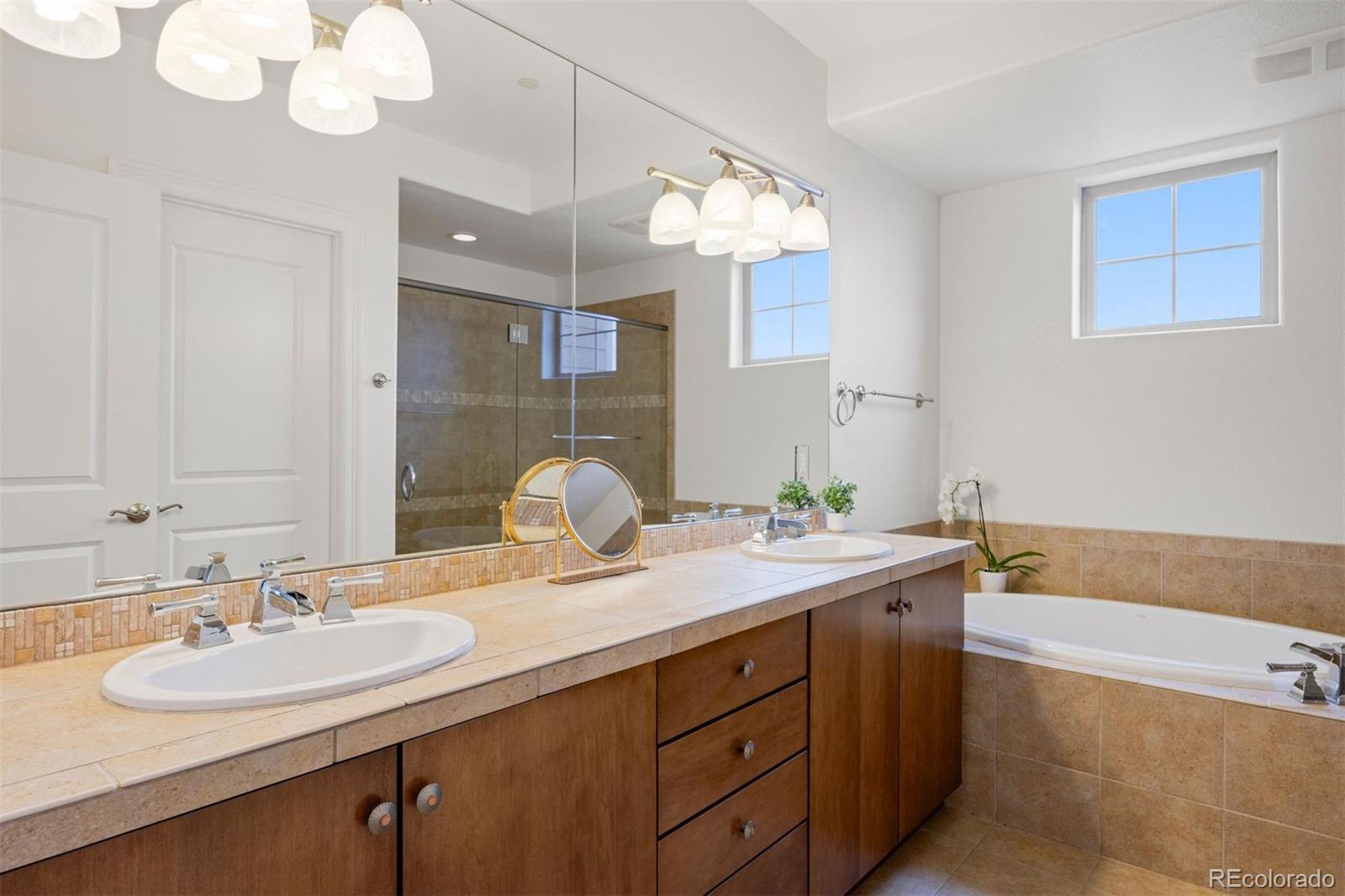 MLS Image #15 for 89 n rampart way,denver, Colorado