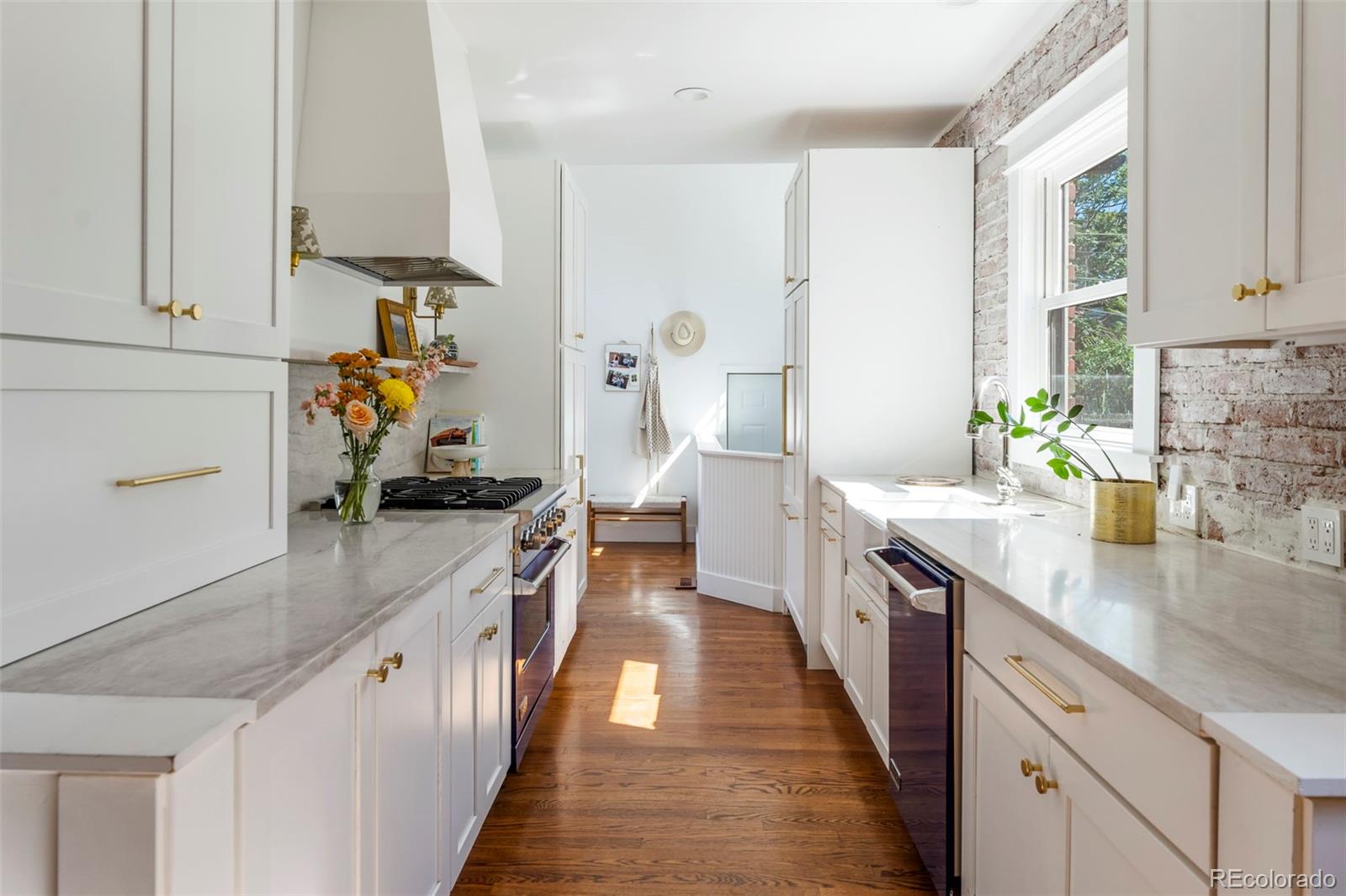MLS Image #18 for 1580  dahlia street,denver, Colorado