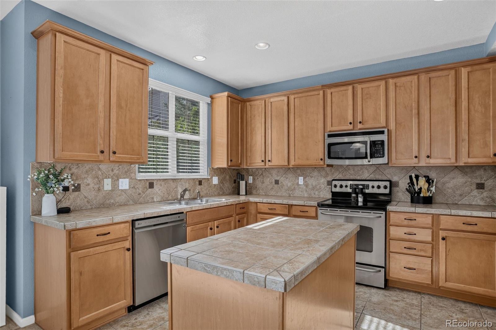 MLS Image #15 for 5575 s buchanan street,aurora, Colorado