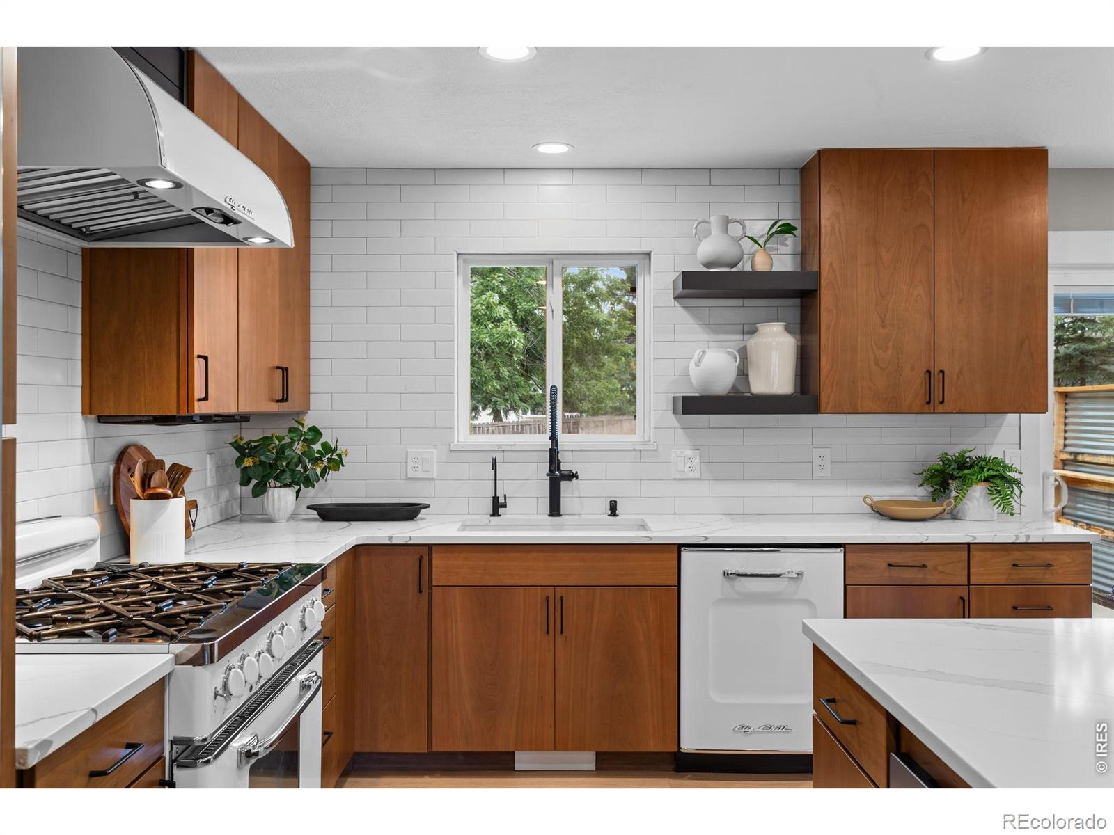 MLS Image #3 for 304 w 52nd street,loveland, Colorado