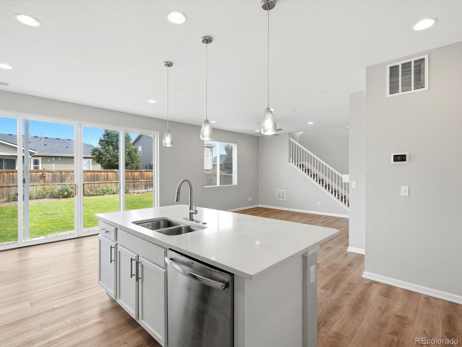 MLS Image #3 for 206 s kewaunee way,aurora, Colorado