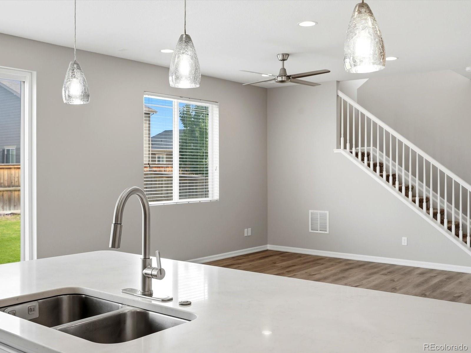 MLS Image #4 for 206 s kewaunee way,aurora, Colorado