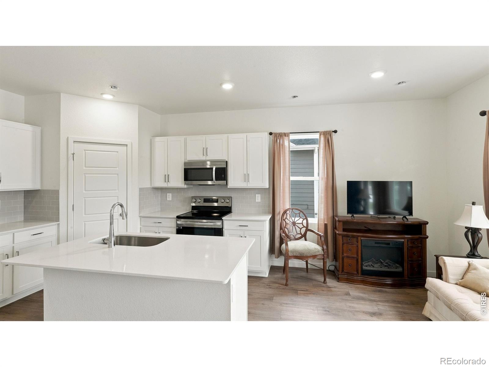 MLS Image #7 for 3605  kenai street,evans, Colorado