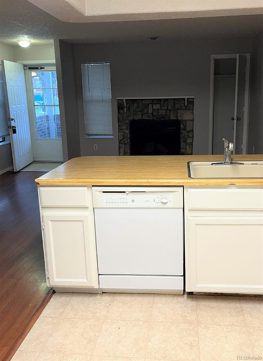 MLS Image #2 for 972 s dearborn way,aurora, Colorado