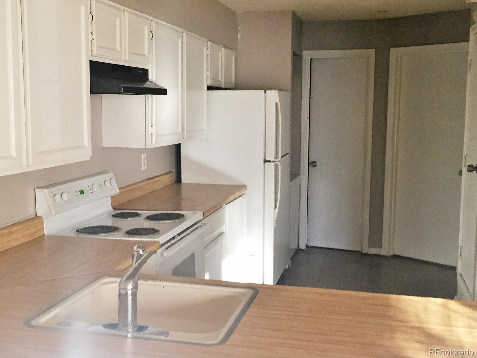 MLS Image #3 for 972 s dearborn way,aurora, Colorado