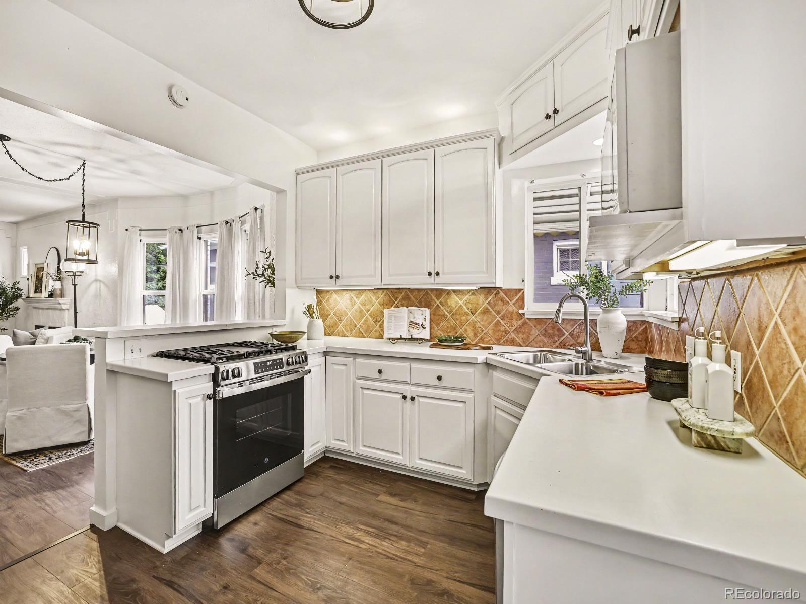 MLS Image #11 for 1853 s grant street,denver, Colorado