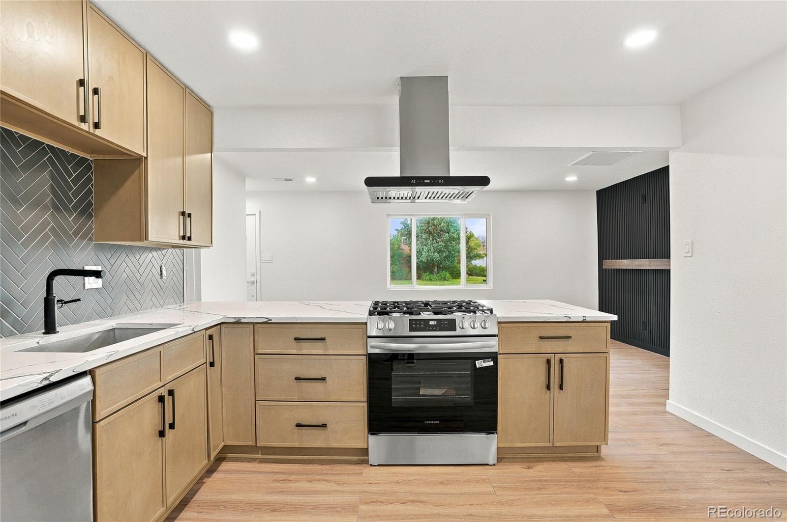 MLS Image #11 for 1590  oak place,thornton, Colorado