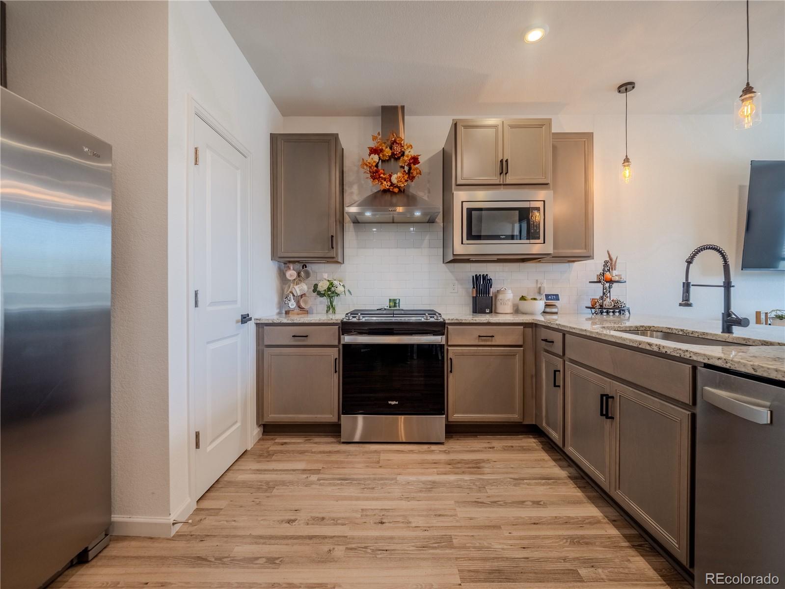 MLS Image #10 for 27473 e 1st place,aurora, Colorado