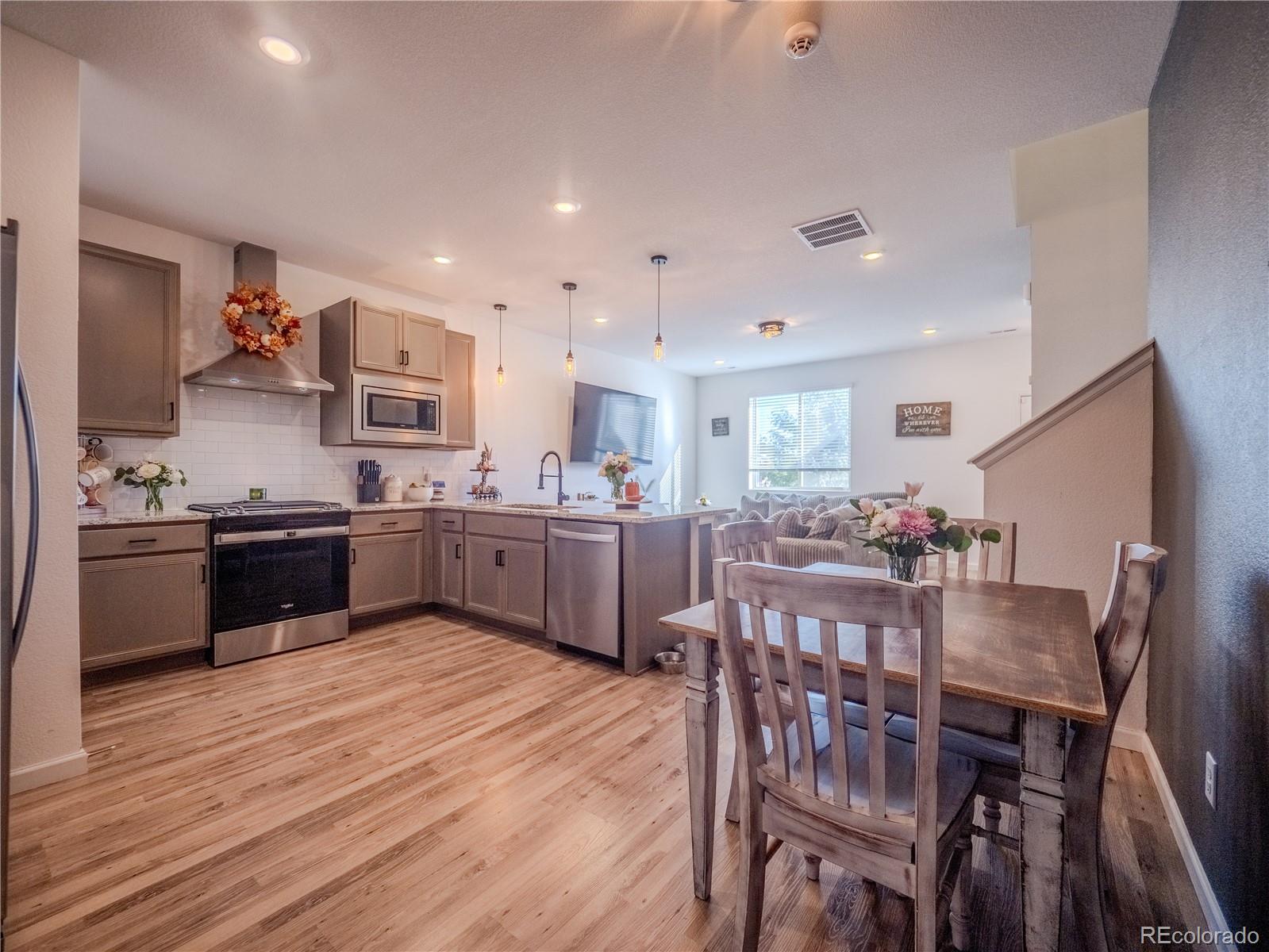MLS Image #11 for 27473 e 1st place,aurora, Colorado