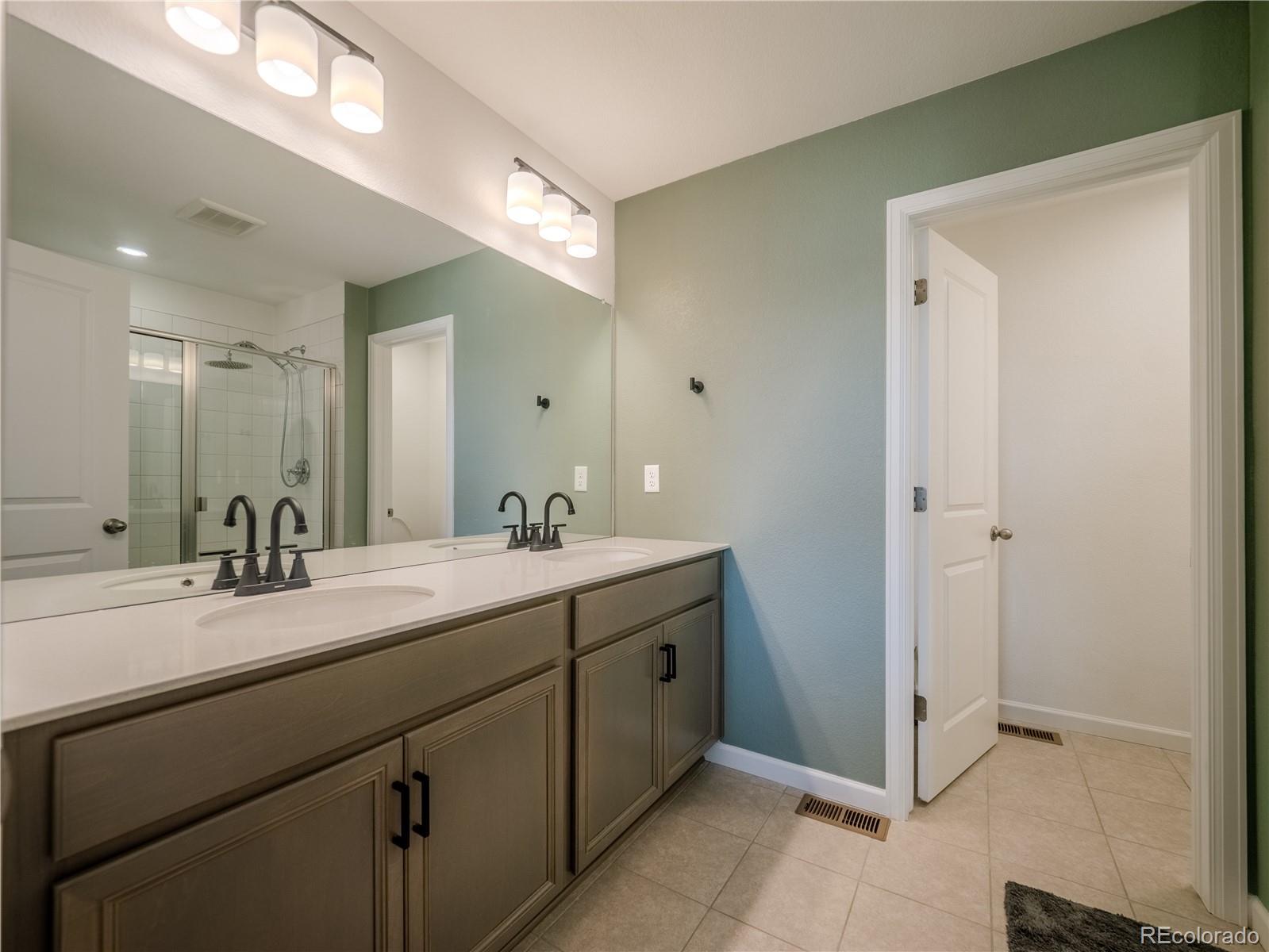 MLS Image #18 for 27473 e 1st place,aurora, Colorado