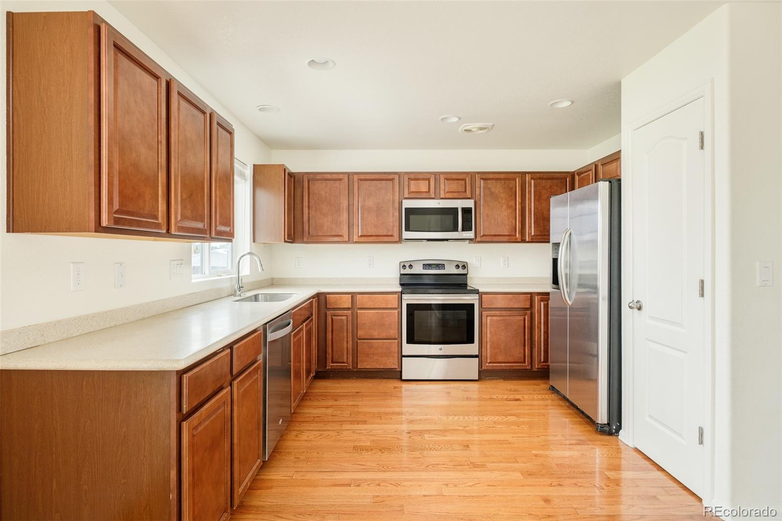 MLS Image #7 for 233 s new castle way,aurora, Colorado