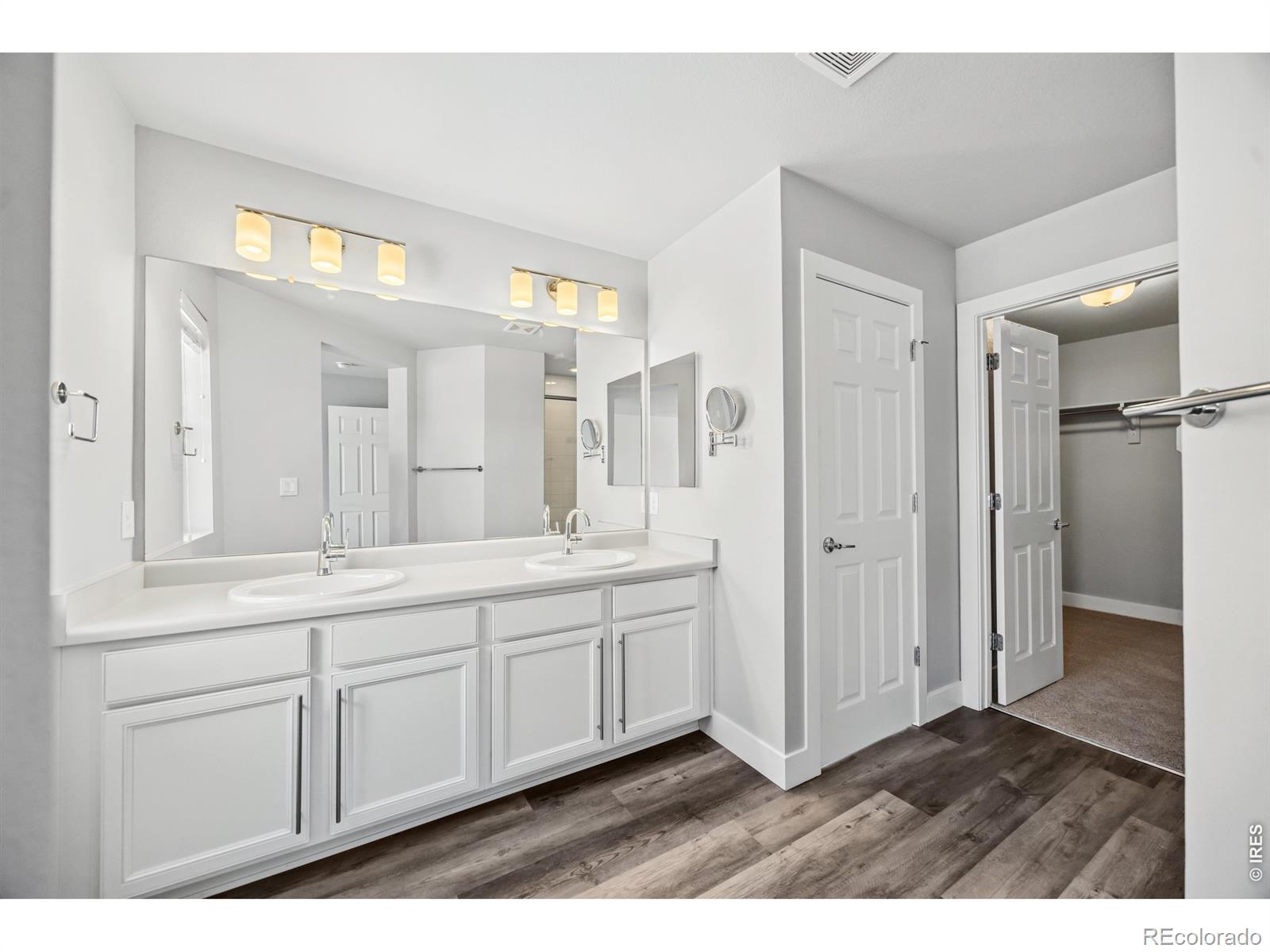 MLS Image #10 for 16073 e warner place,denver, Colorado