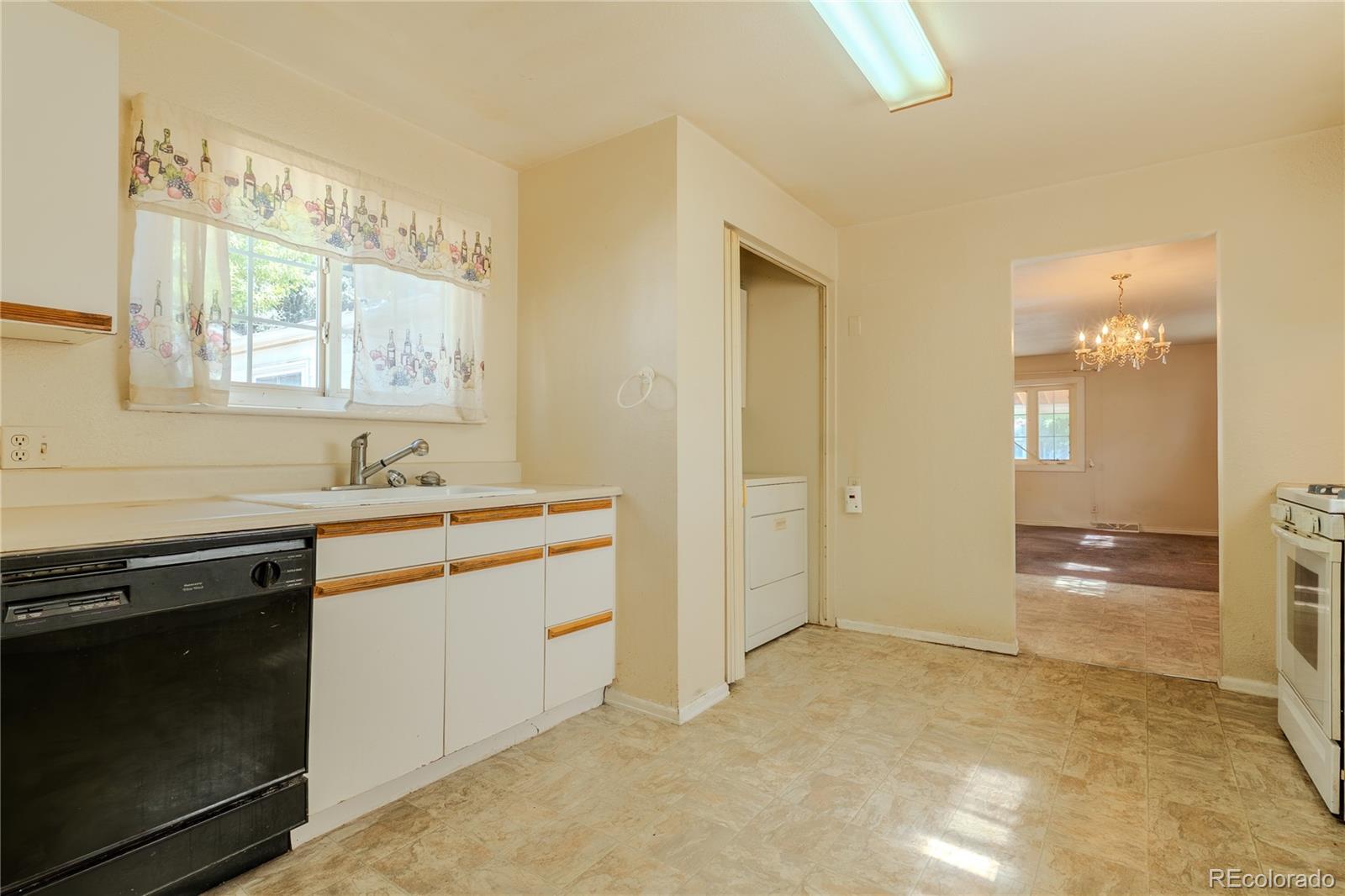 MLS Image #11 for 2525 s hazel court,denver, Colorado