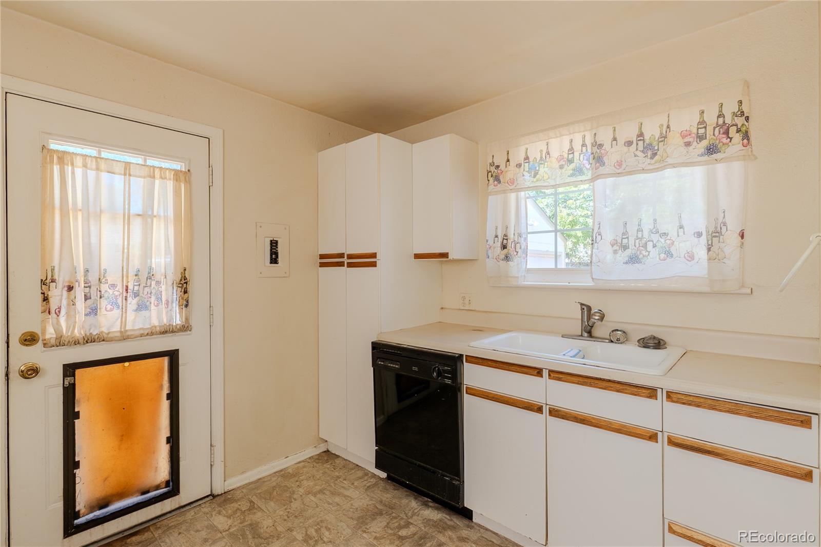 MLS Image #13 for 2525 s hazel court,denver, Colorado