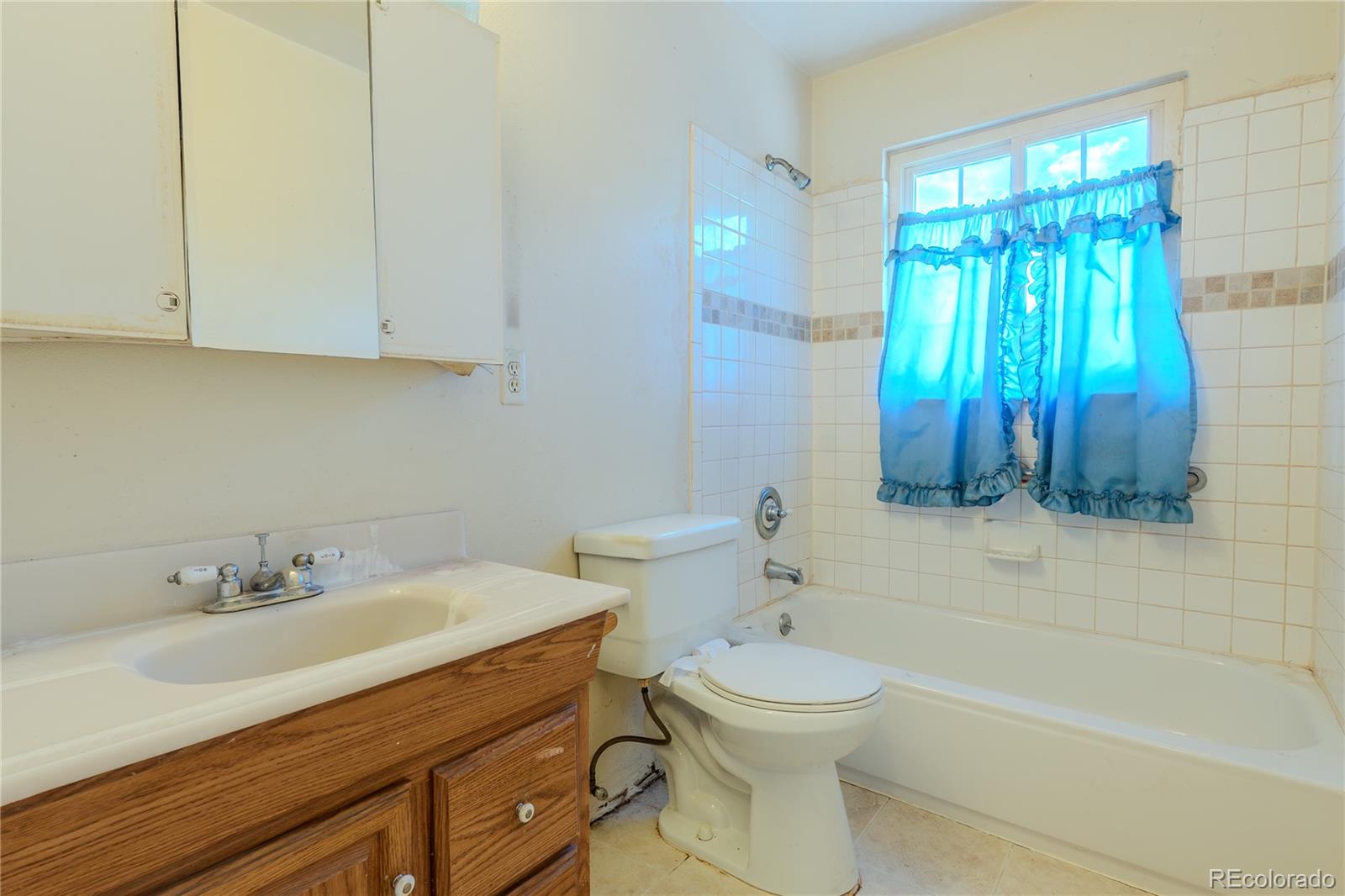 MLS Image #16 for 2525 s hazel court,denver, Colorado