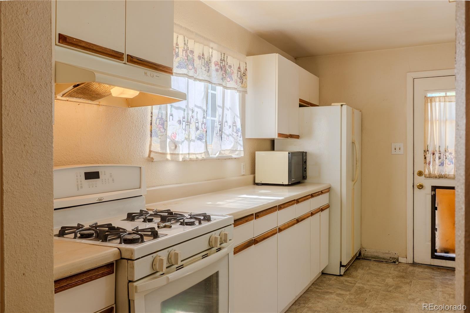 MLS Image #8 for 2525 s hazel court,denver, Colorado