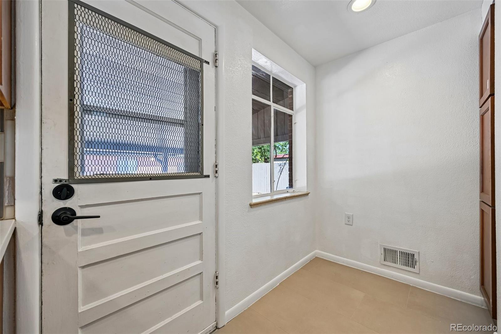 MLS Image #13 for 2261  oakland street,aurora, Colorado