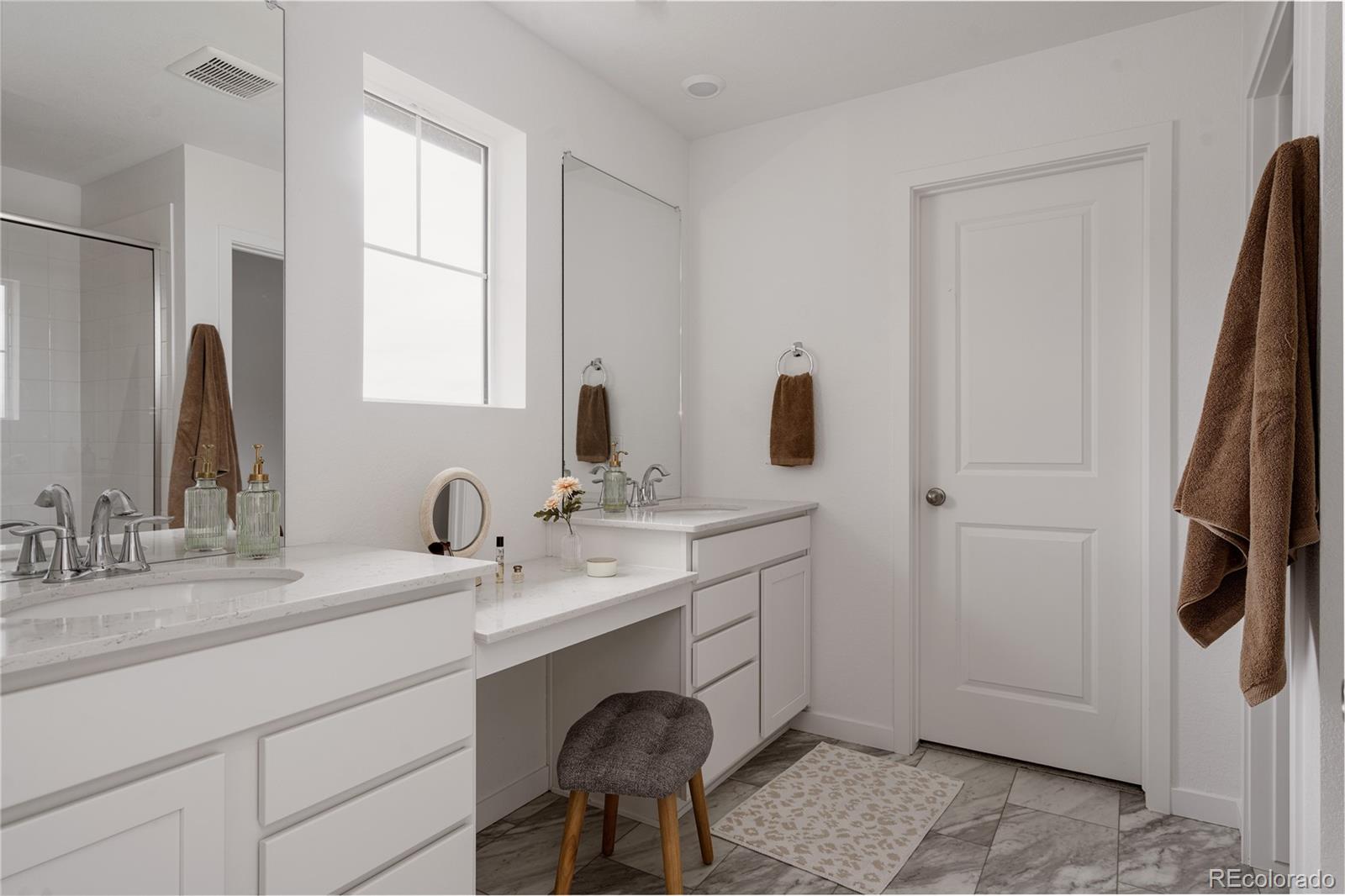 MLS Image #22 for 21824 e 39th avenue,aurora, Colorado