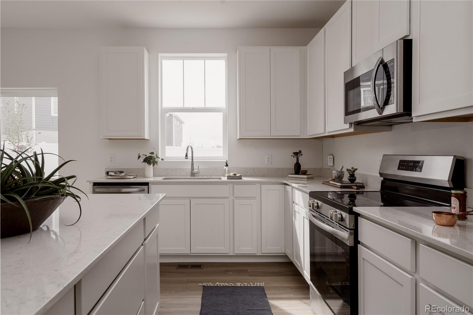 MLS Image #7 for 21824 e 39th avenue,aurora, Colorado
