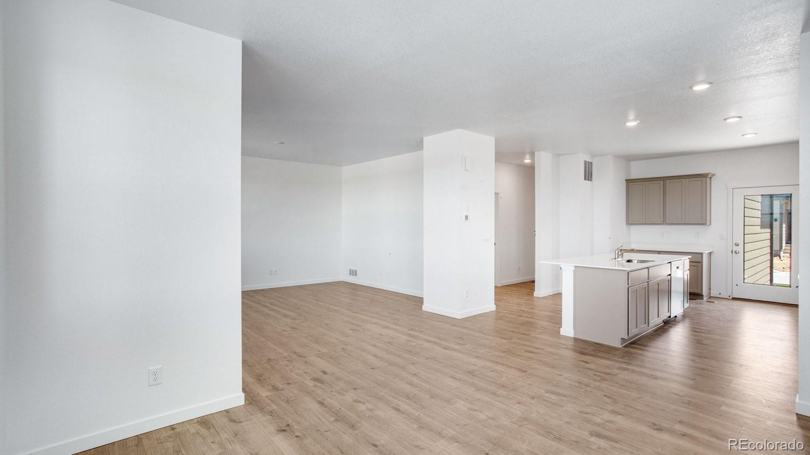 MLS Image #10 for 323 n bersshine street,watkins, Colorado