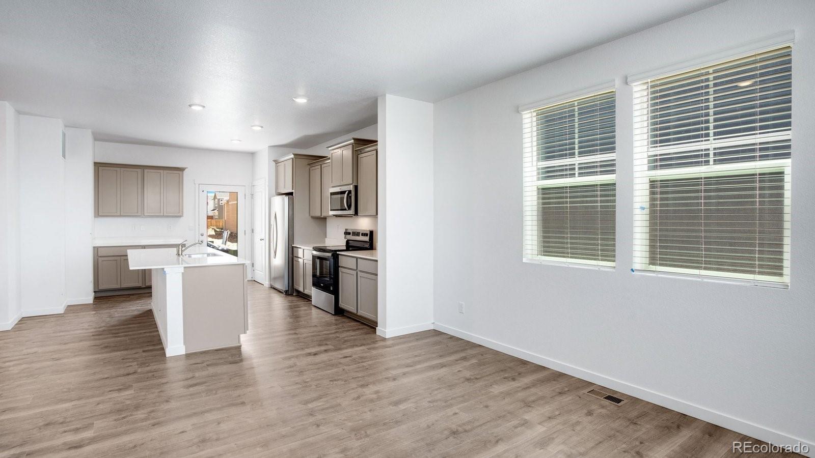 MLS Image #4 for 323 n bersshine street,watkins, Colorado