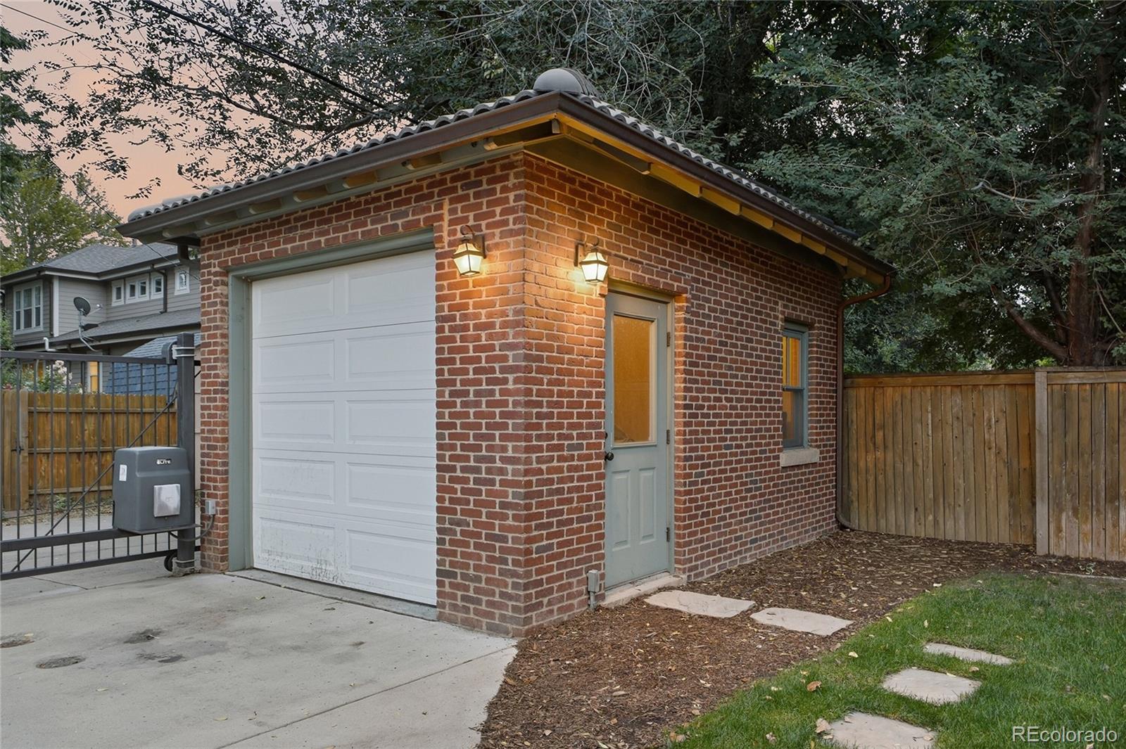 MLS Image #44 for 2454 s columbine street,denver, Colorado