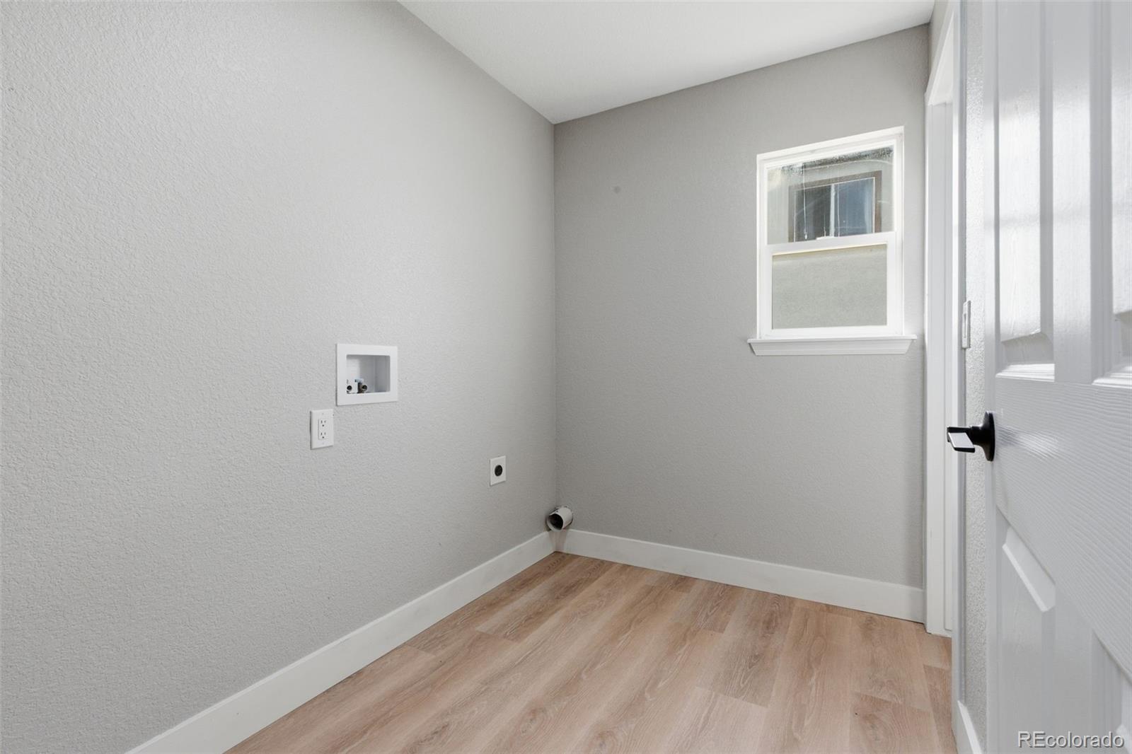 MLS Image #11 for 20375 e 49th avenue,denver, Colorado
