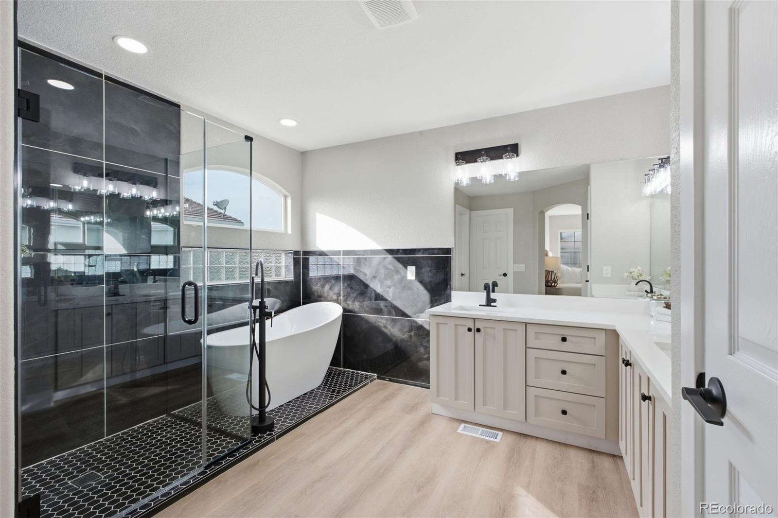 MLS Image #15 for 20375 e 49th avenue,denver, Colorado