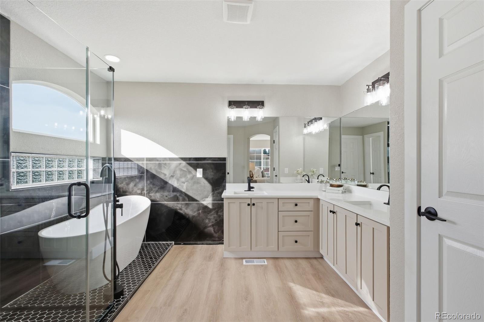 MLS Image #16 for 20375 e 49th avenue,denver, Colorado