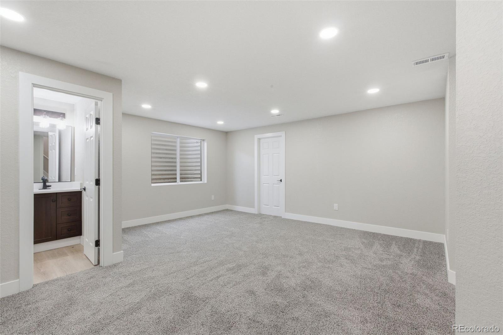 MLS Image #26 for 20375 e 49th avenue,denver, Colorado