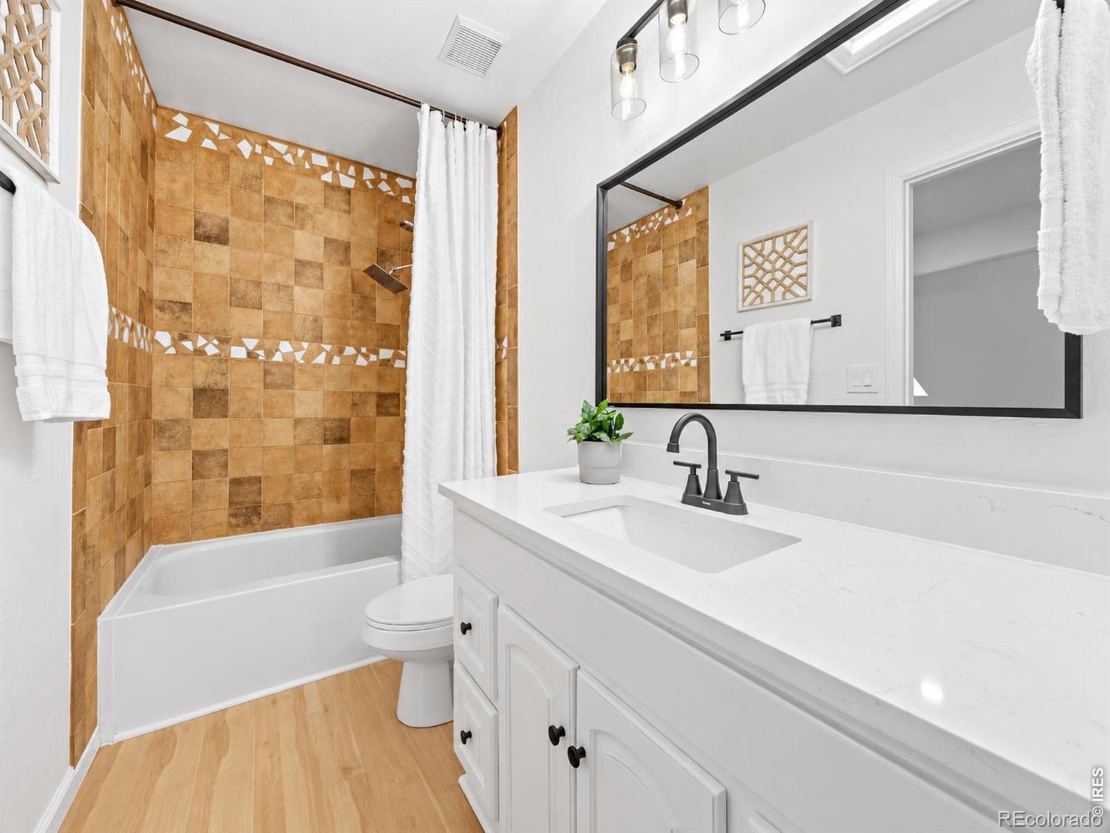 MLS Image #17 for 1562 s spruce street,denver, Colorado