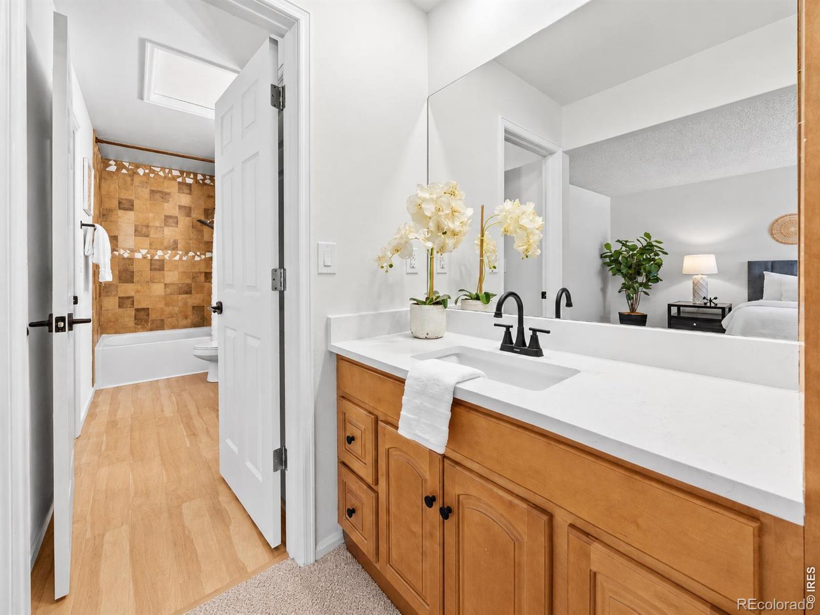 MLS Image #18 for 1562 s spruce street,denver, Colorado