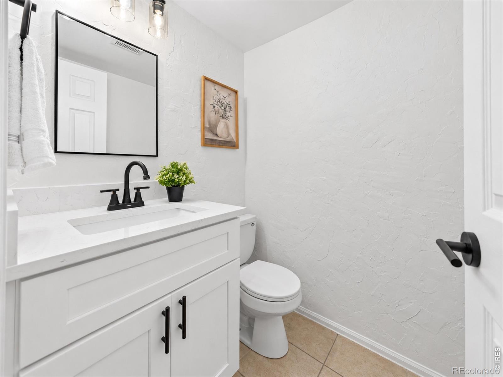 MLS Image #9 for 1562 s spruce street,denver, Colorado