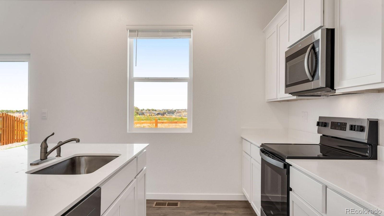 MLS Image #15 for 9938  danube court,commerce city, Colorado