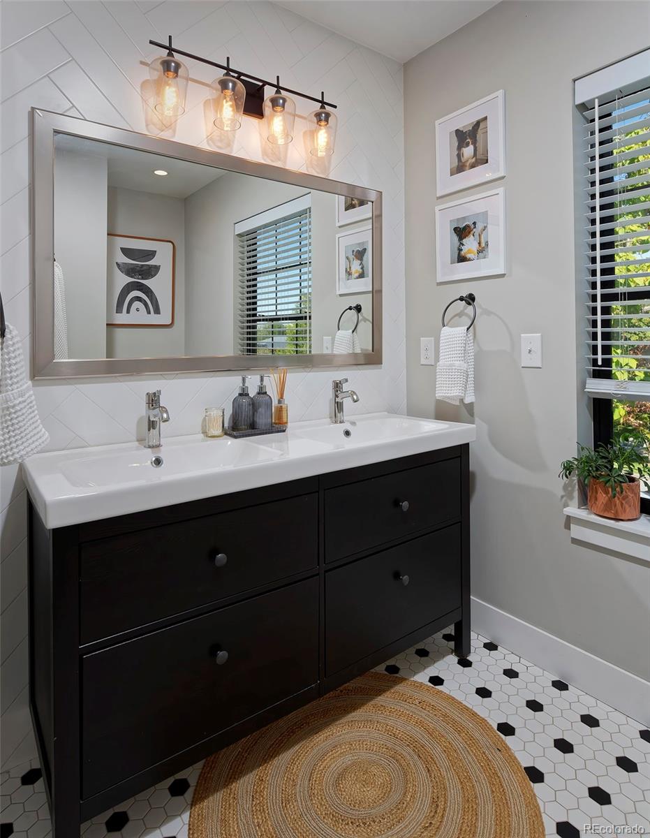 MLS Image #28 for 1371 n raleigh street,denver, Colorado