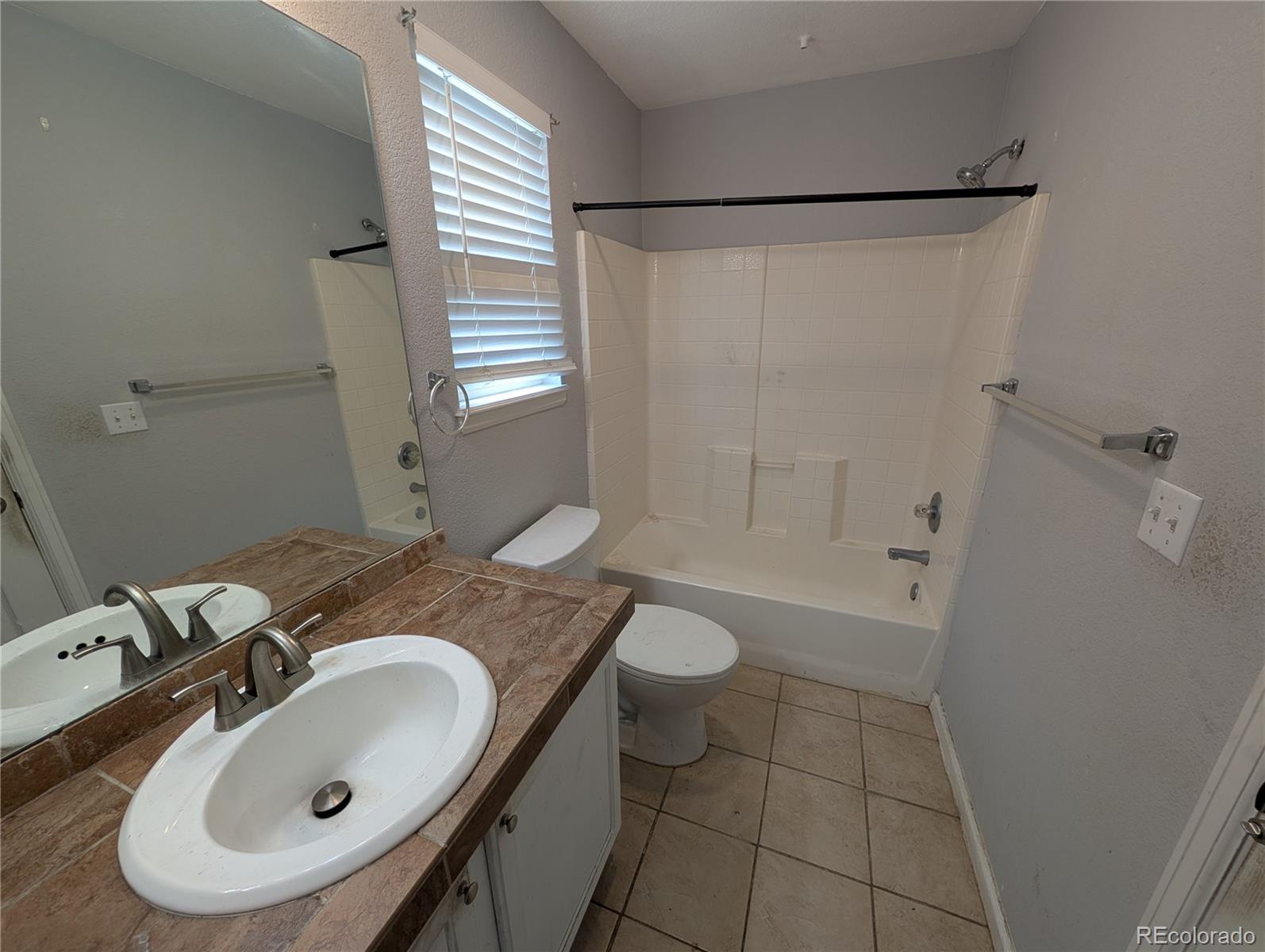 MLS Image #15 for 3230 s decatur street,sheridan, Colorado