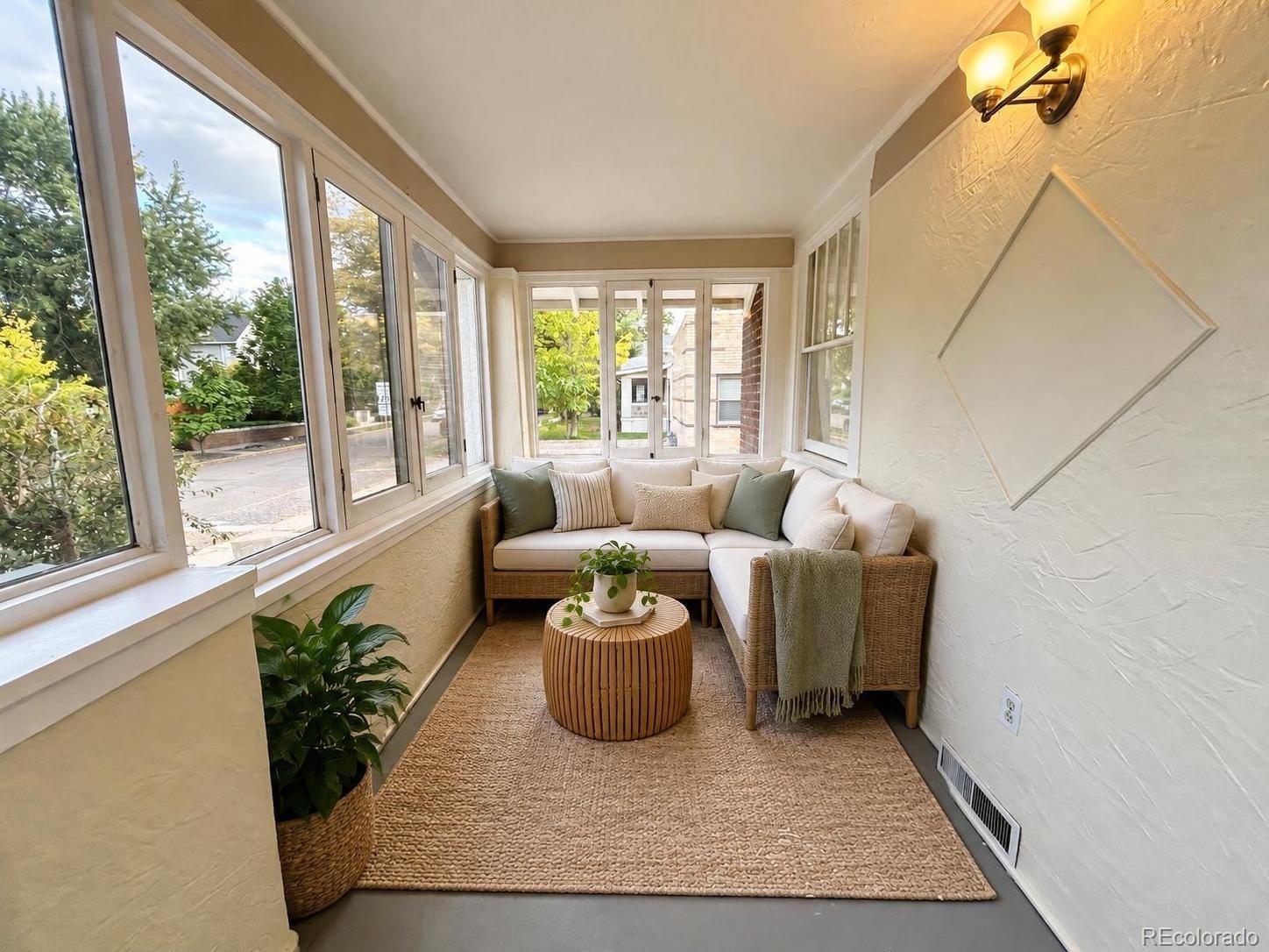 MLS Image #2 for 2101 s emerson street,denver, Colorado
