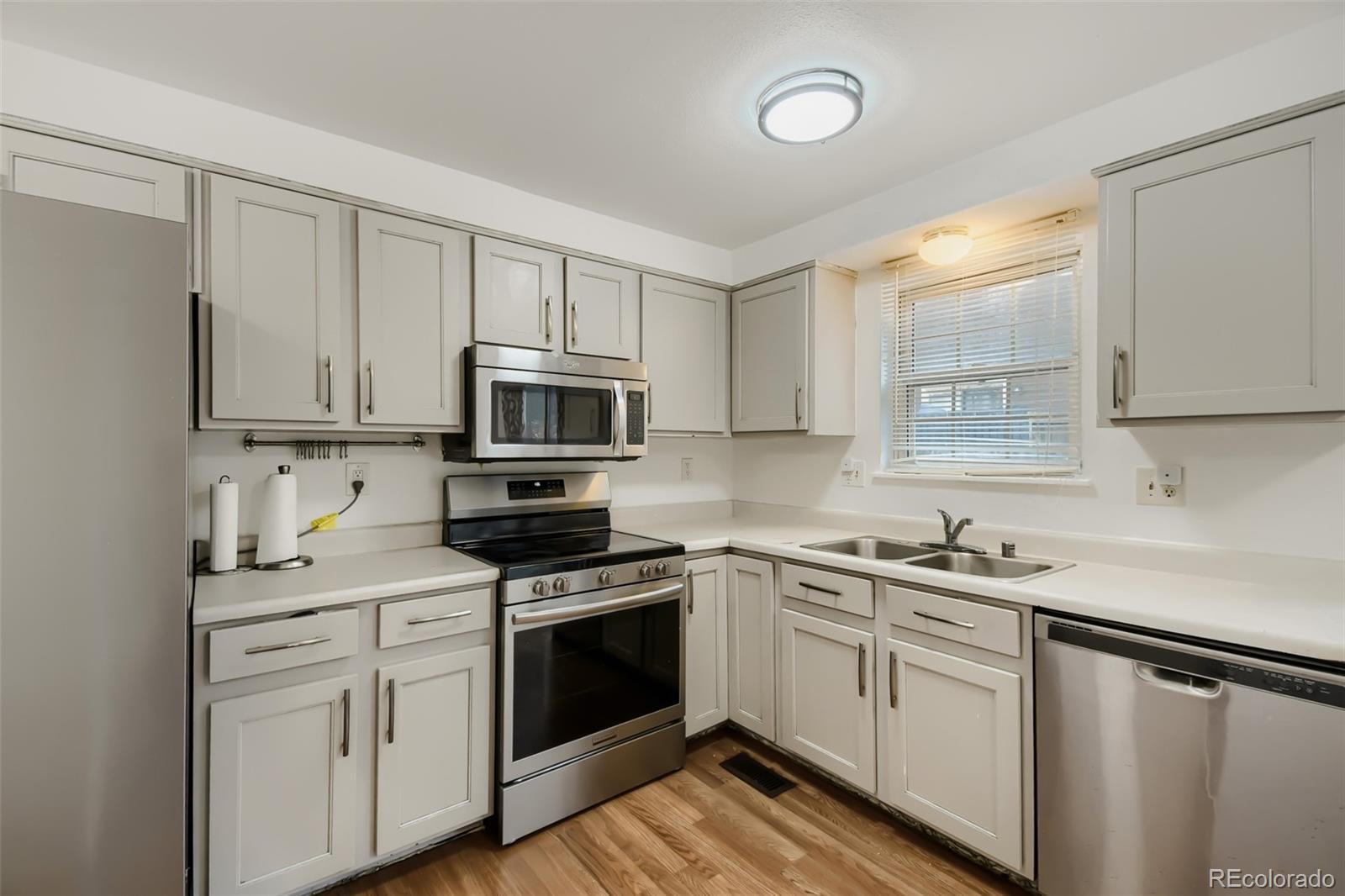 MLS Image #3 for 1751  norfolk street b,aurora, Colorado