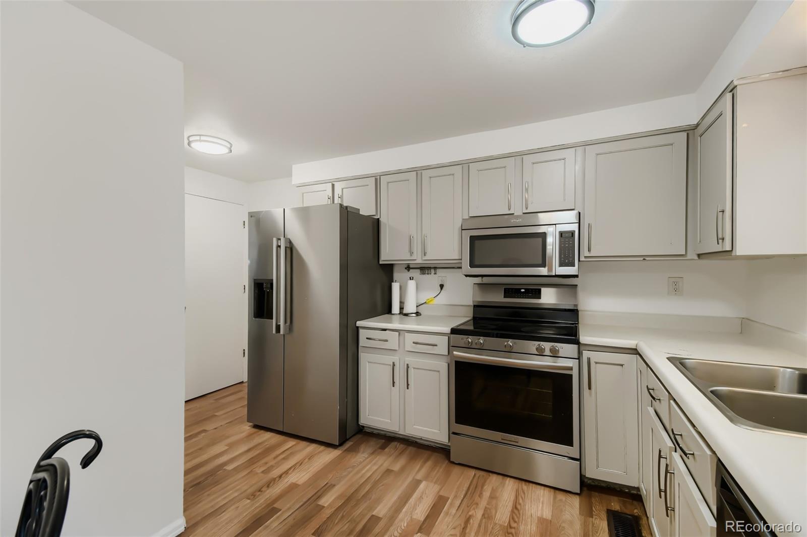 MLS Image #5 for 1751  norfolk street b,aurora, Colorado