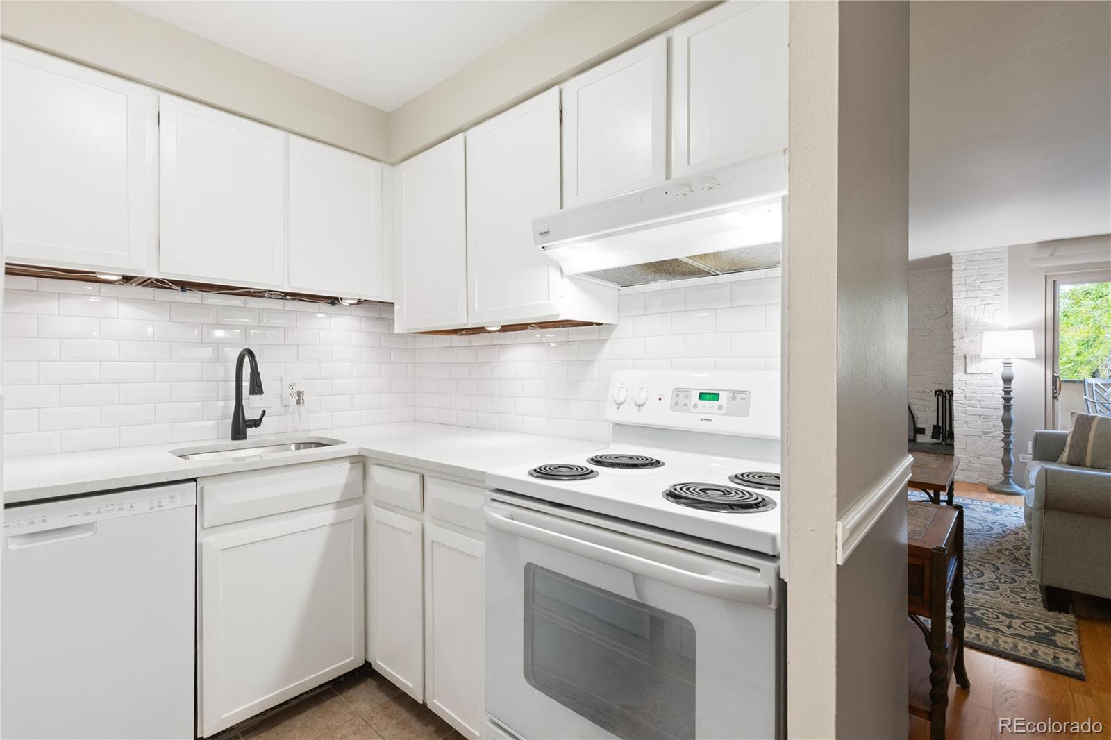 MLS Image #7 for 1260  york street 208,denver, Colorado