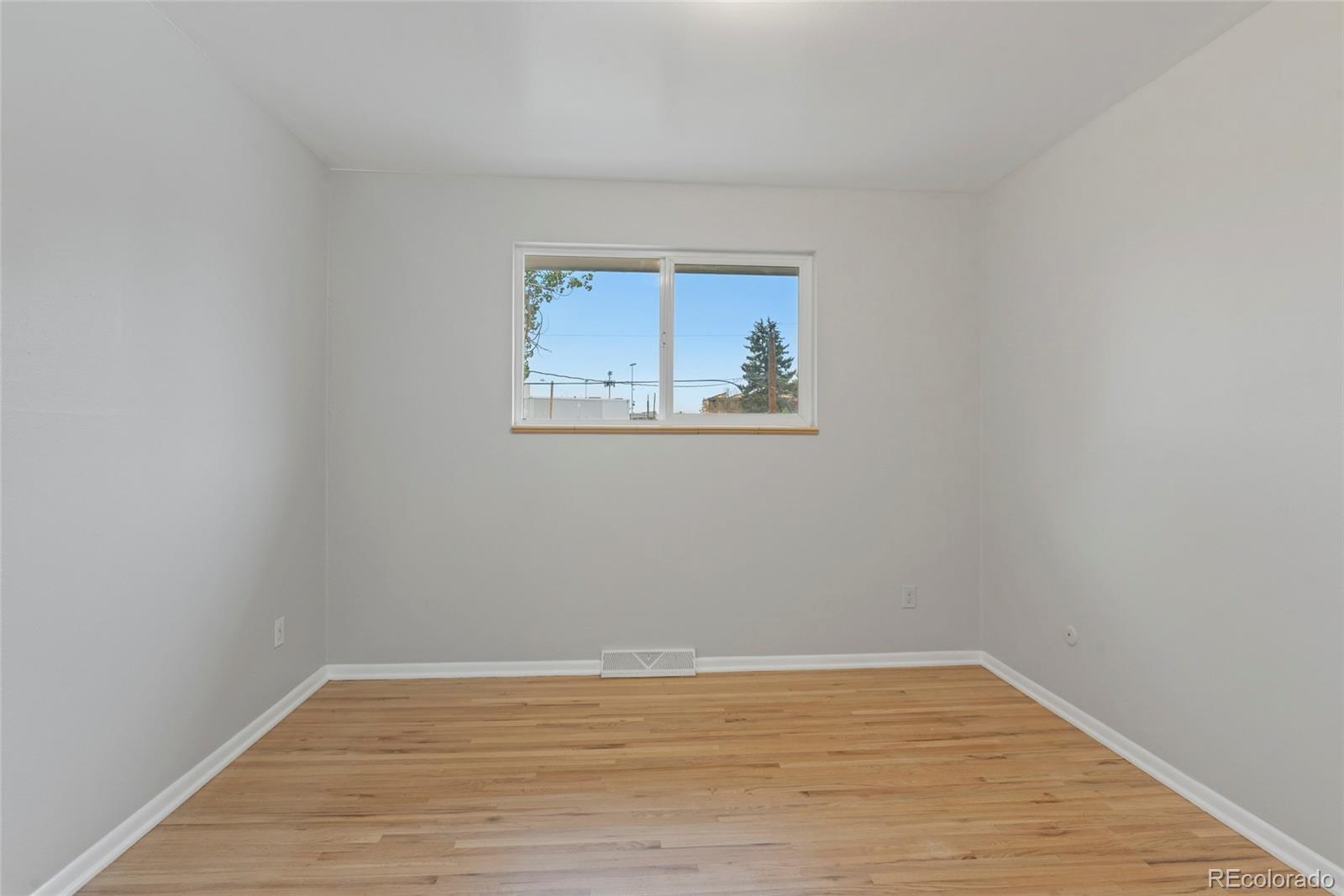 MLS Image #11 for 15373 e 10th avenue,aurora, Colorado