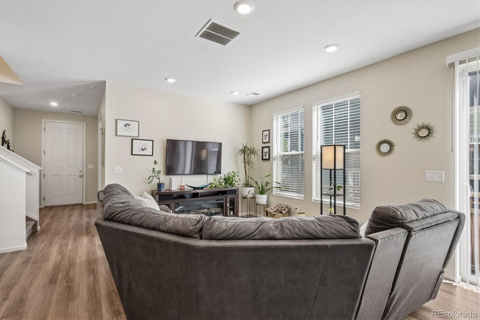 MLS Image #13 for 21352 e 60th avenue,aurora, Colorado