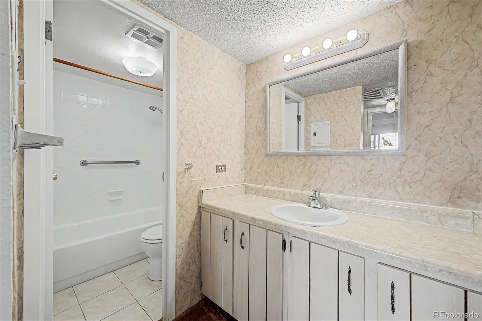 MLS Image #12 for 8060 e girard avenue 704,denver, Colorado