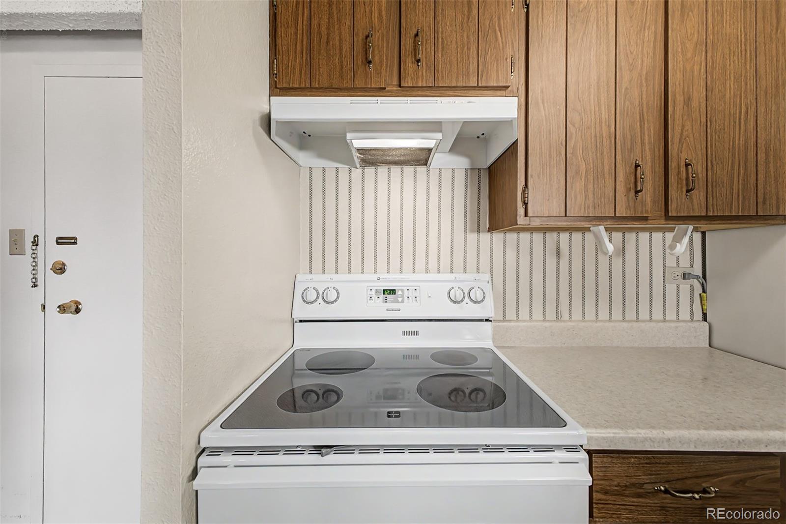 MLS Image #6 for 8060 e girard avenue 704,denver, Colorado