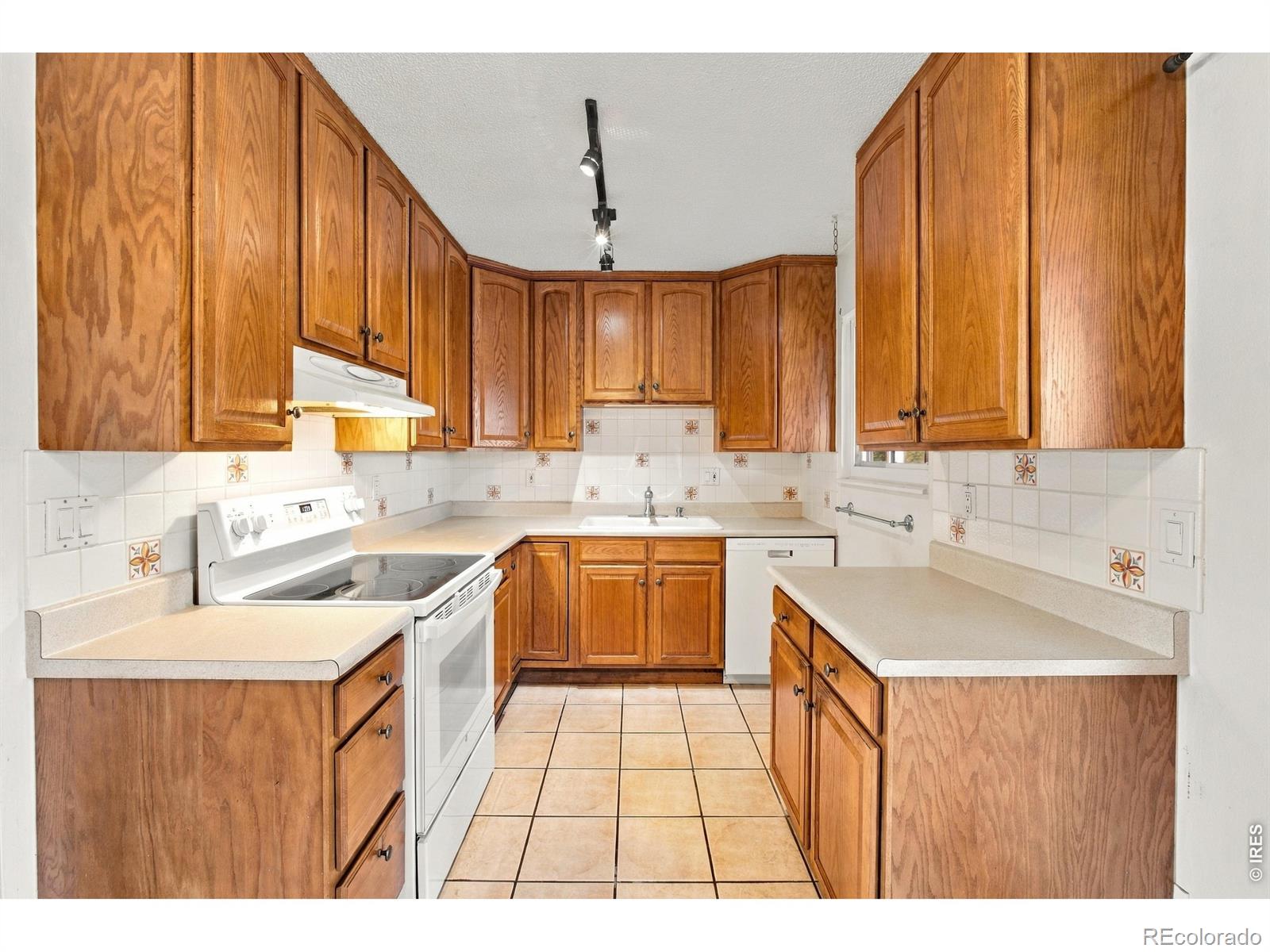 MLS Image #13 for 3346  19th st rd,greeley, Colorado