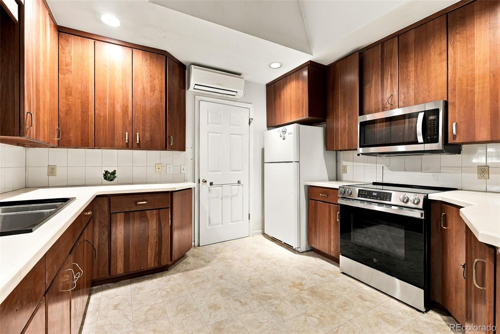 MLS Image #10 for 2650 s pennsylvania street,denver, Colorado