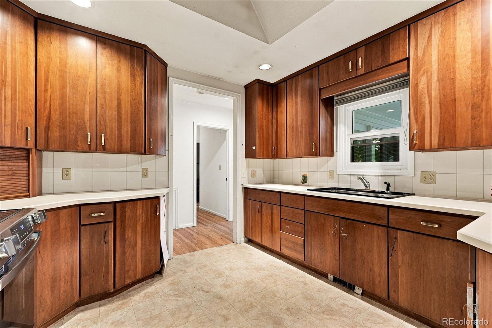 MLS Image #12 for 2650 s pennsylvania street,denver, Colorado